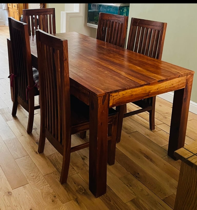 Dinning table and 6 chairs 