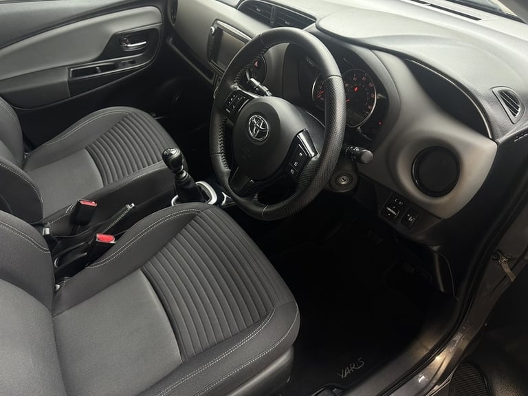 2016 Toyota Yaris Dual VVT-i Design Hatchback Petrol Manual
