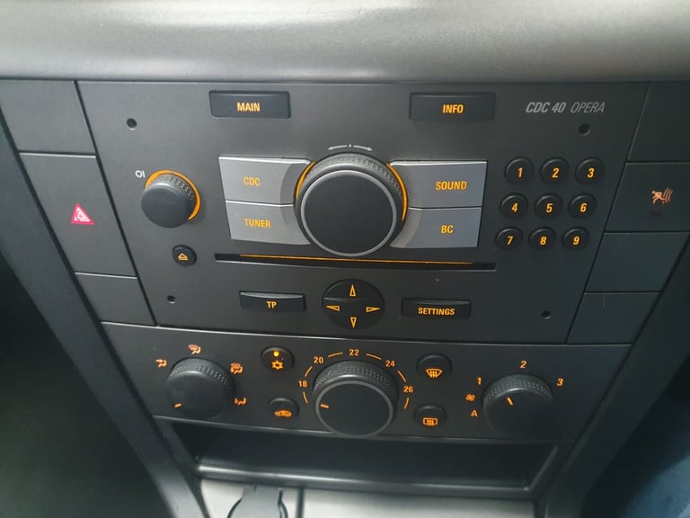 2007 Vauxhall Vectra 1.8i VVT Design 5dr HATCHBACK Petrol Manual