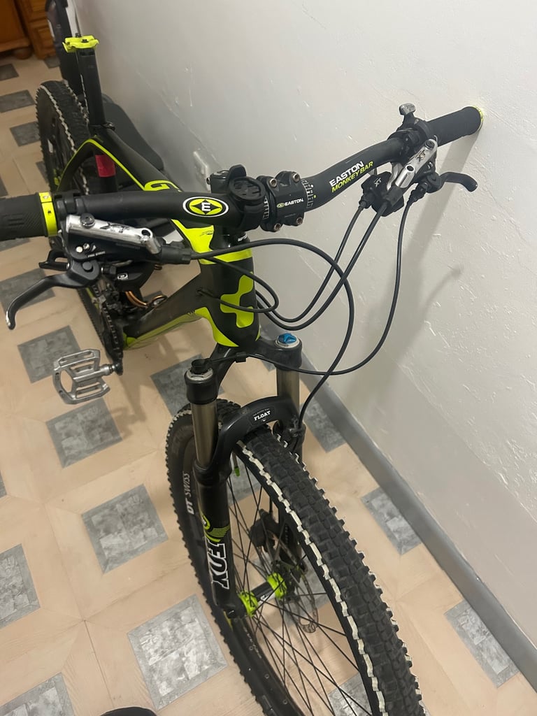 2020 cube reaction carbon fibre mountain bike