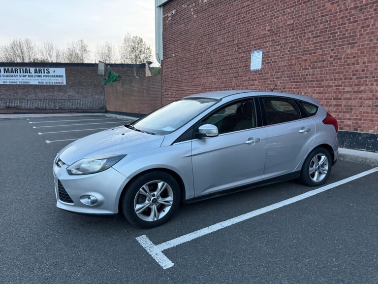 Ford Focus 1.6 Zetec Powershift Euro 5 5dr Petrol Automatic
