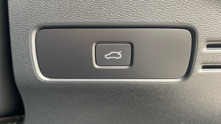 2024 Volvo XC40 2.0 B4P Plus Dark 5dr Auto Petrol Estate Estate Petrol Automatic