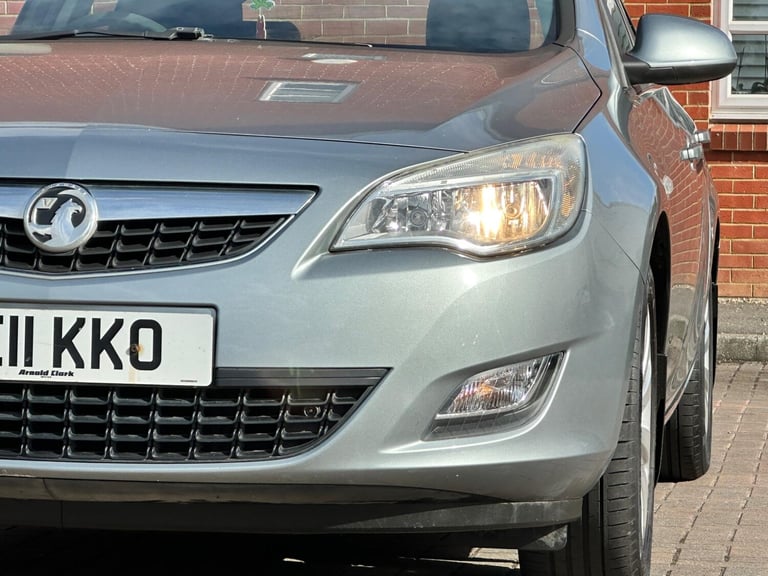 2011 Vauxhall Astra 1.4 16v Exclusiv Euro 5 5dr HATCHBACK Petrol Manual