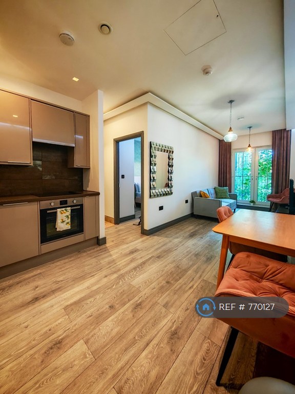 1 bedroom flat in Kilburn High Road, London, NW6 (1 bed) (#770127)