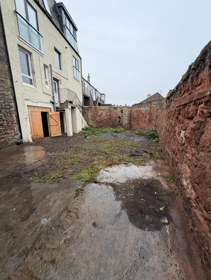 High Street Shop with Garage & Yard – Ideal for Chemist, Salon or Coffee Shop (£900pcm)