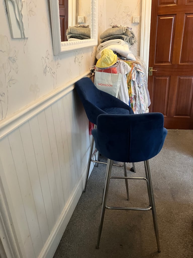2 lovely kitchen stools 