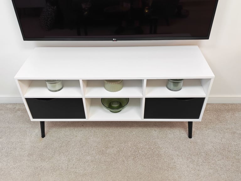 Black & White TV unit