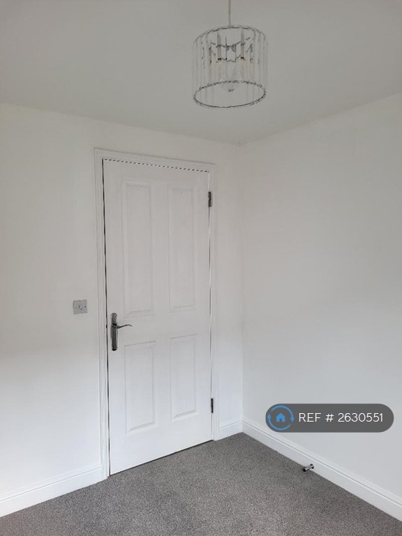 2 bedroom flat in Gainsborough Court, Sudbury, CO10 (2 bed) (#2630551)