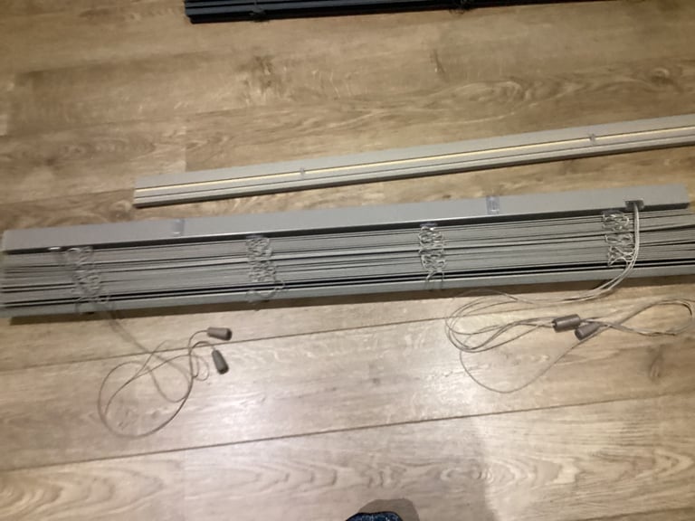Venetian blind wide slats good condition free