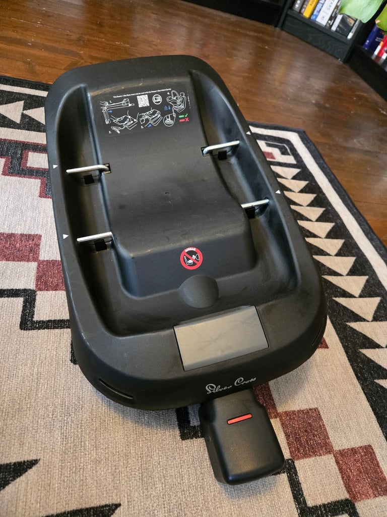 Silver Cross Dream car seat and isofix base