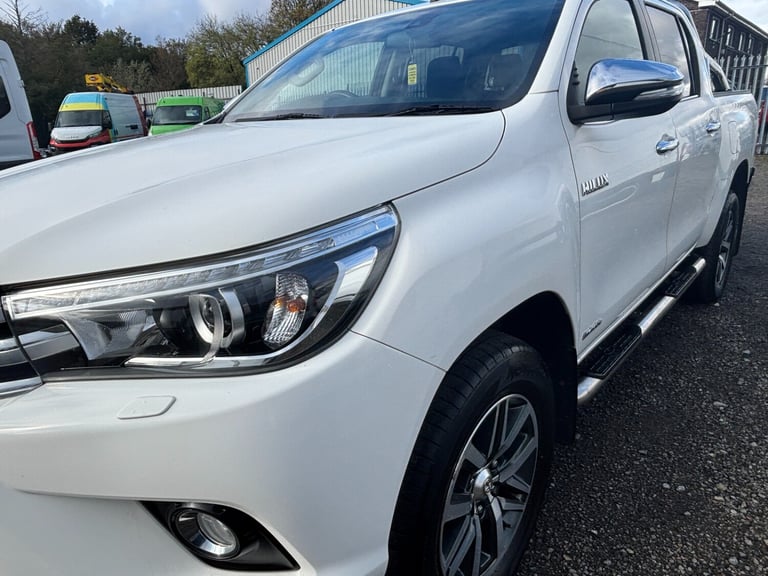 2017 Toyota Hilux Invincible D/Cab Pick Up 2.4 D-4D Automatic  PICK UP Diesel Automatic