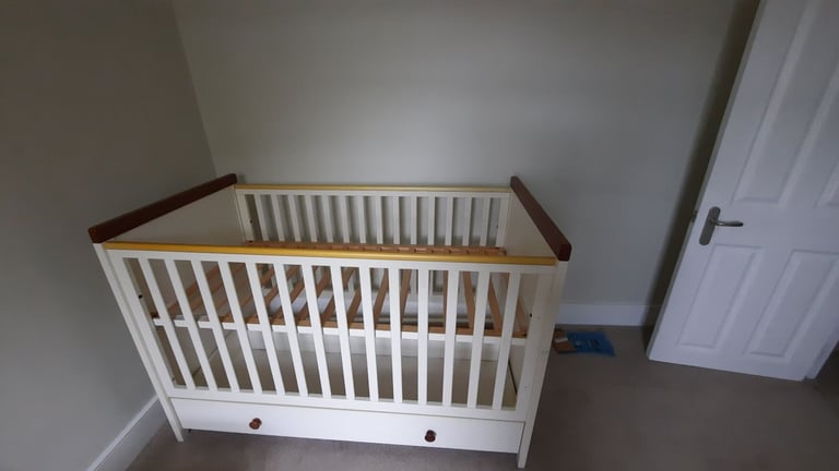 Silver Cross Porterhouse Cot Bed 