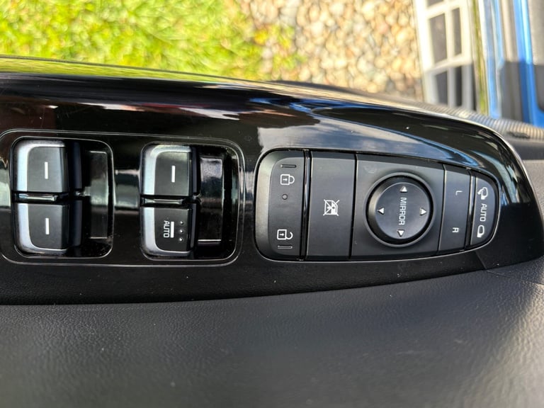 Kia Sportage 2.0 Diesel ISG 4 AWD Auto.Heated leather,reverse camera,pan roof