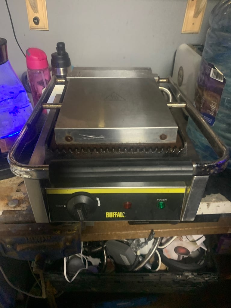 Buffalo grilling panini machine