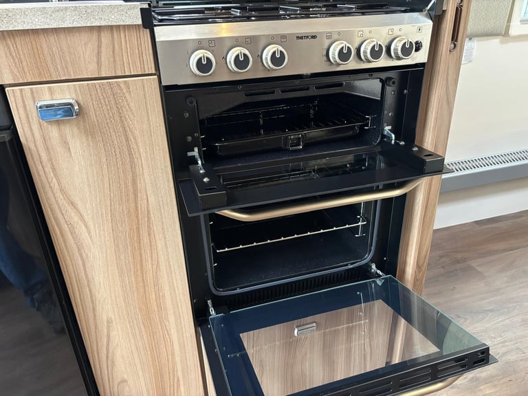 2020 Swift Fairway Platinum 880 8ft Wide, Transverse Island Fix Bed WAS £21,995