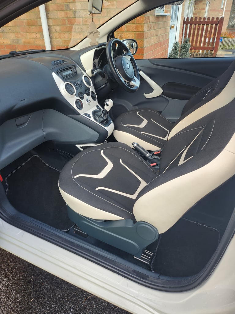 Ford, KA, white edition Zetec. Hatchback, 2016, Manual, 1242 (cc), 3 doors