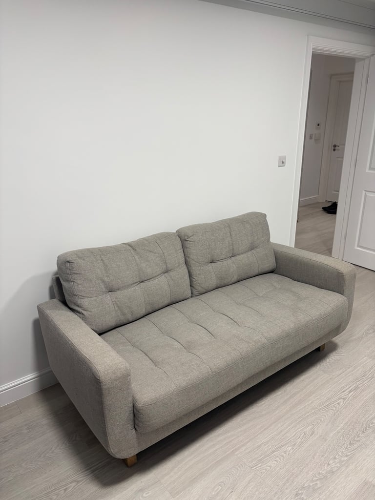 STUNNING BEIGE 2/3 SEATER SOFA, CAN DELIVER