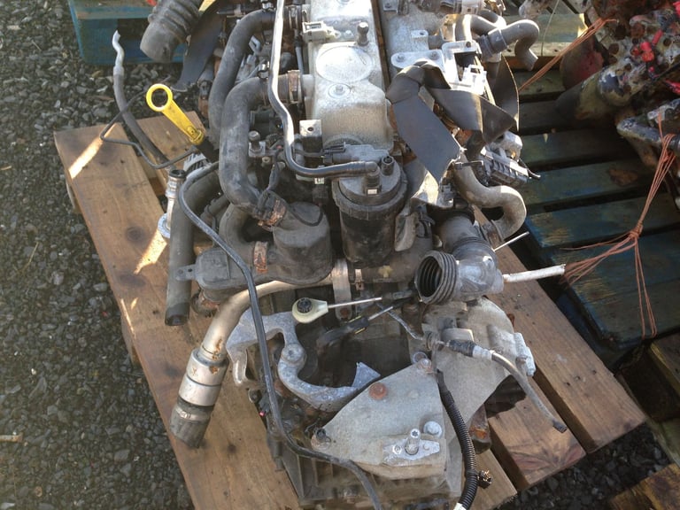TRANSIT CONNECT 1.8 TDCI COMPLETE ENGINE AND BOX ONLY 78,000 . FREE DELIVERY. 