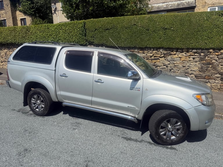 2007 TOYOTA HILUX INVINCIBLE DOUBLE CAB D/C 3.0 D4-D MANUAL 4X4 SILVER
