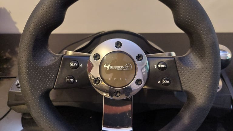 Ps4/xbox/pc steering wheel and peddles 