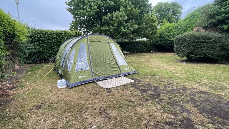 VANGO Icarus 500 Deluxe Family Tent & carpet