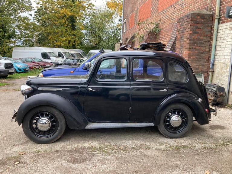 1946 Austin 8 4 DOOR SALOON (UNRESTORED ROCK SOLID ROT FREE SPECIMEN) ART-DECO !