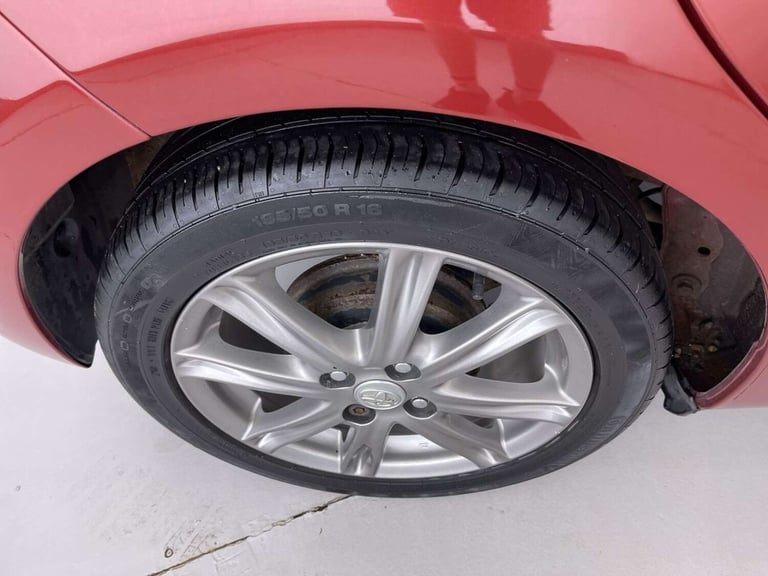 2012 Toyota Yaris 1.3 Yaris SR VVT-i 5dr Hatchback Petrol Manual