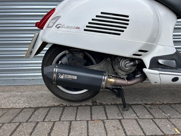 Piaggio Vespa GTS 300 Super