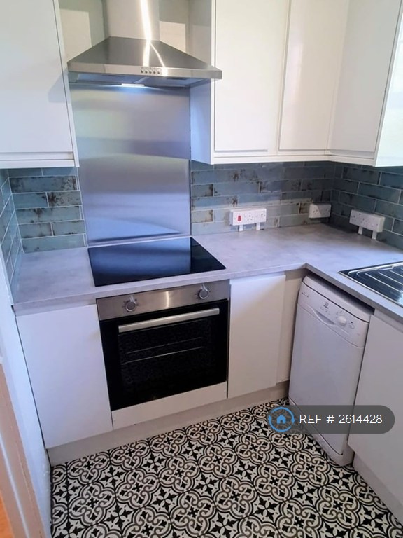 3 bedroom flat in Matilda House, London, E1W (3 bed) (#2614428)