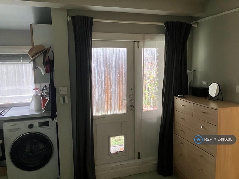 Studio flat in London, London, SE19 (#2489210)