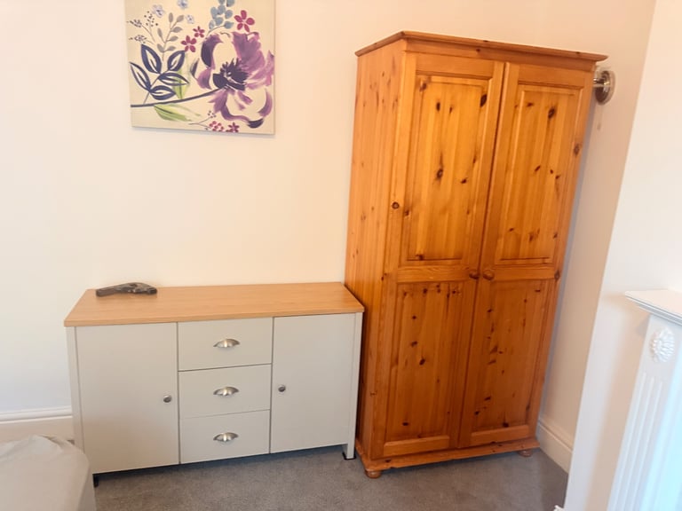 🏡 Large Double Bedroom for Rent