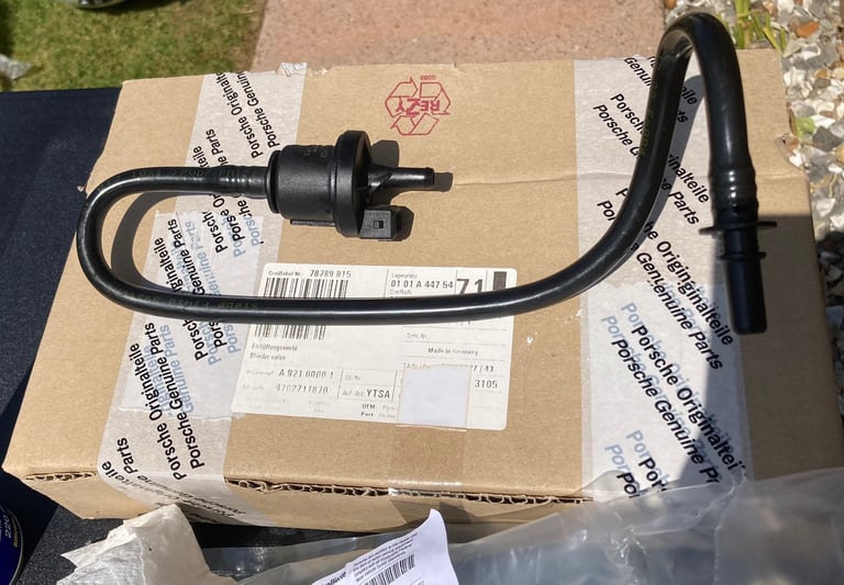 Porsche bleeder valve 996.110.129.9zero