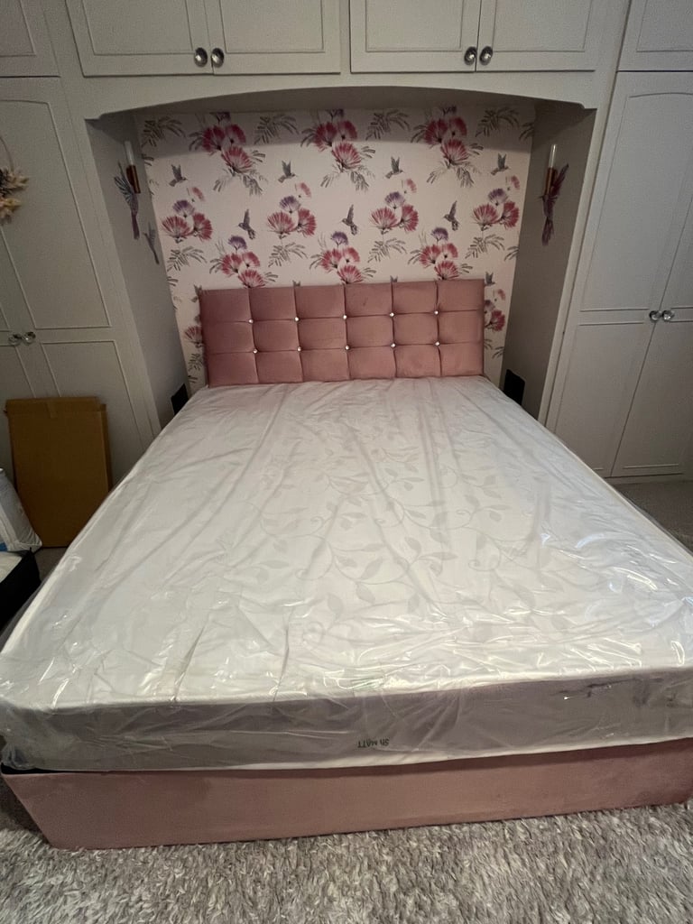 Kingsize divan bed 