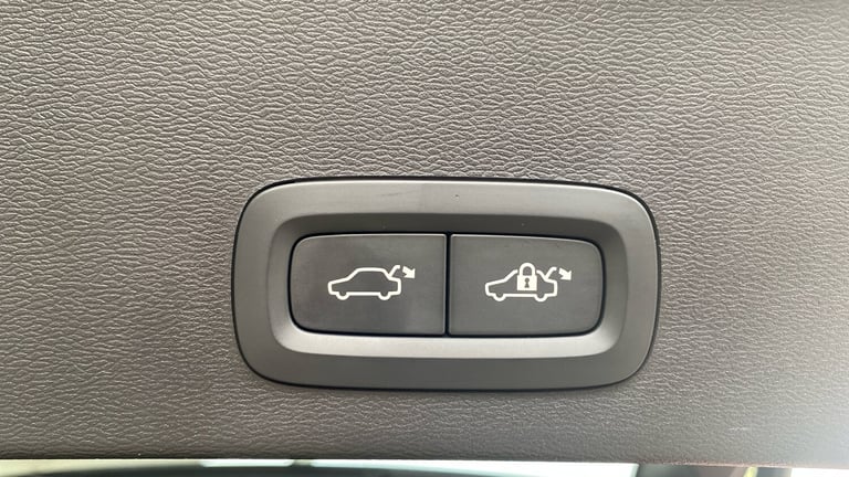 2024 Volvo XC40 2.0 B3P Ultra Dark 5dr Auto ESTATE PETROL Automatic