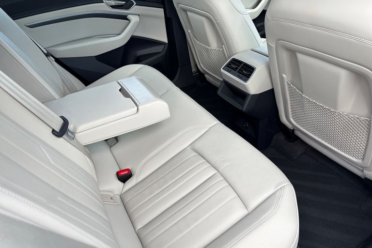 2022 Audi e-tron Sportback Technik 50 quattro 230,00 kW SUV ELECTRIC Automatic