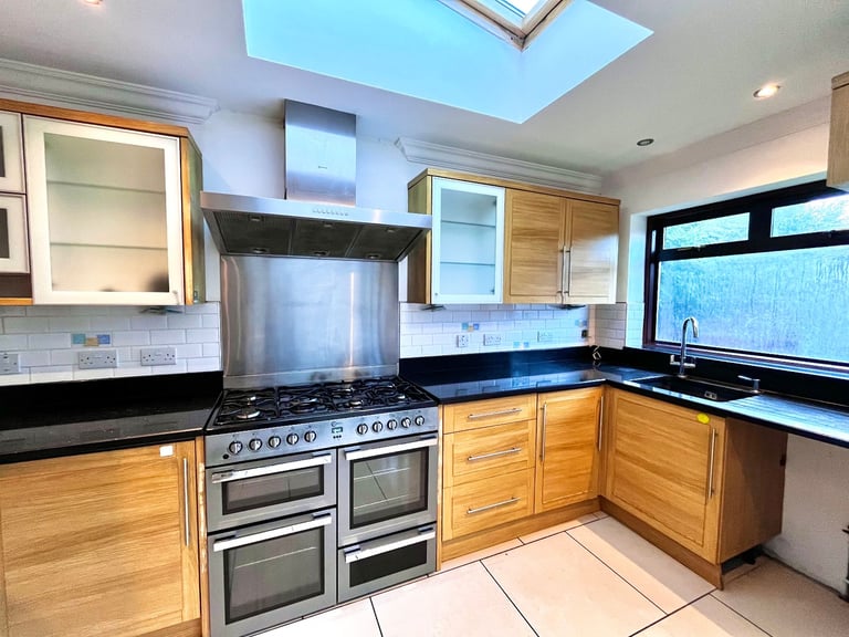 5 bed semi-detached house to rent The Vale, Cricklewood NW11 - Available Now