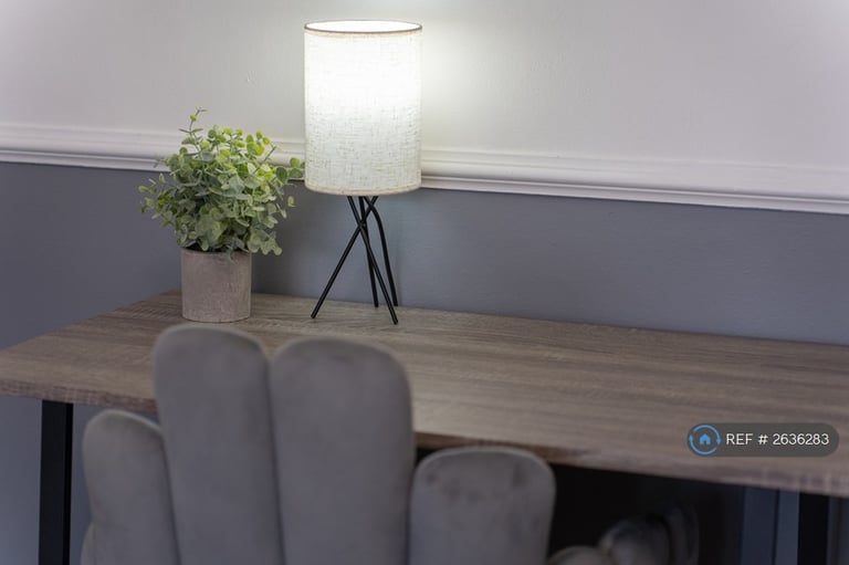 2 bedroom house in West Court, Southsea, PO4 (2 bed) (#2636283)