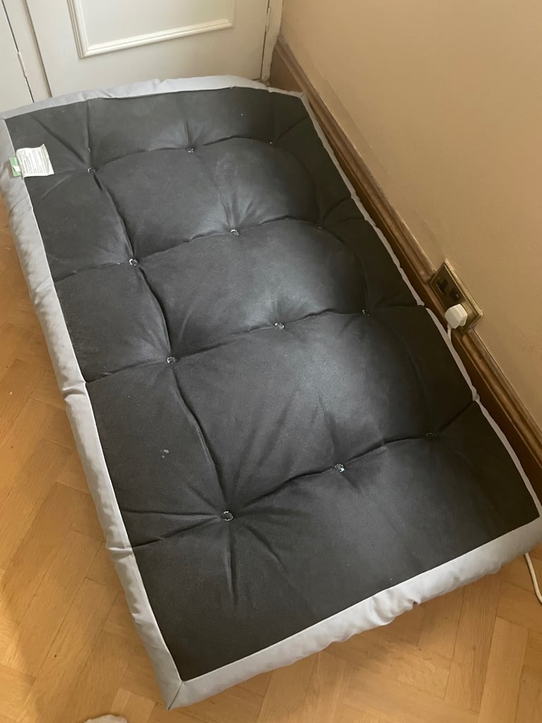 light grey Gardenista bench cushions