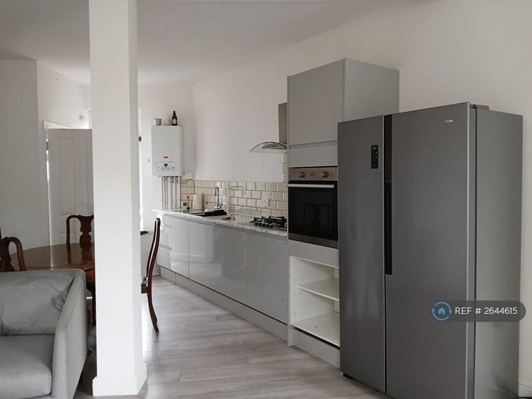 1 bedroom flat in Vale Road, London, N4 (1 bed) (#2644615)