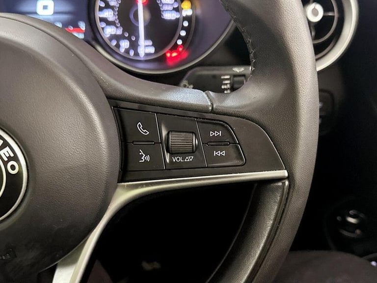 2019 Alfa Romeo Giulia 2.2 TD Tecnica Auto Euro 6 (s/s) 4dr Automatic Saloon Diesel Automatic