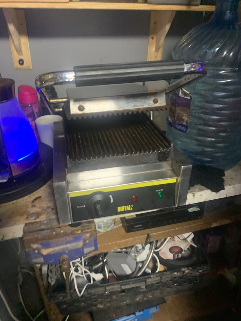 Buffalo grilling panini machine