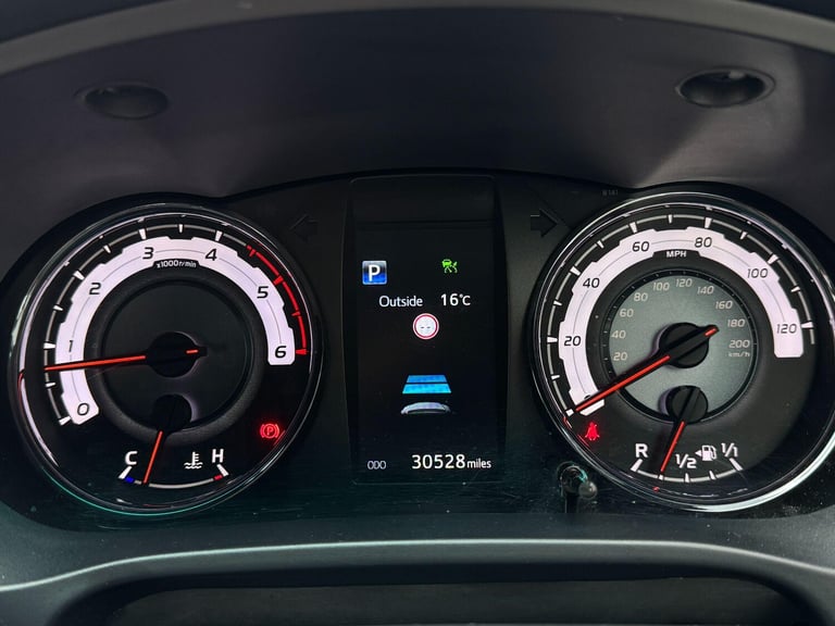 2020 Toyota Hilux 2.4 D-4D Invincible X Auto 4WD Euro 6 (s/s) 4dr (TSS) PICK UP Diesel Automatic