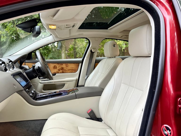 2010 Jaguar XJ 3.0d V6 Premium Luxury 4dr Auto SALOON DIESEL Automatic