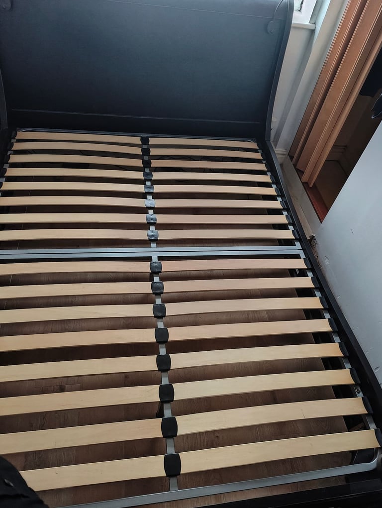 King Sized Sleigh bed with Low Footboard