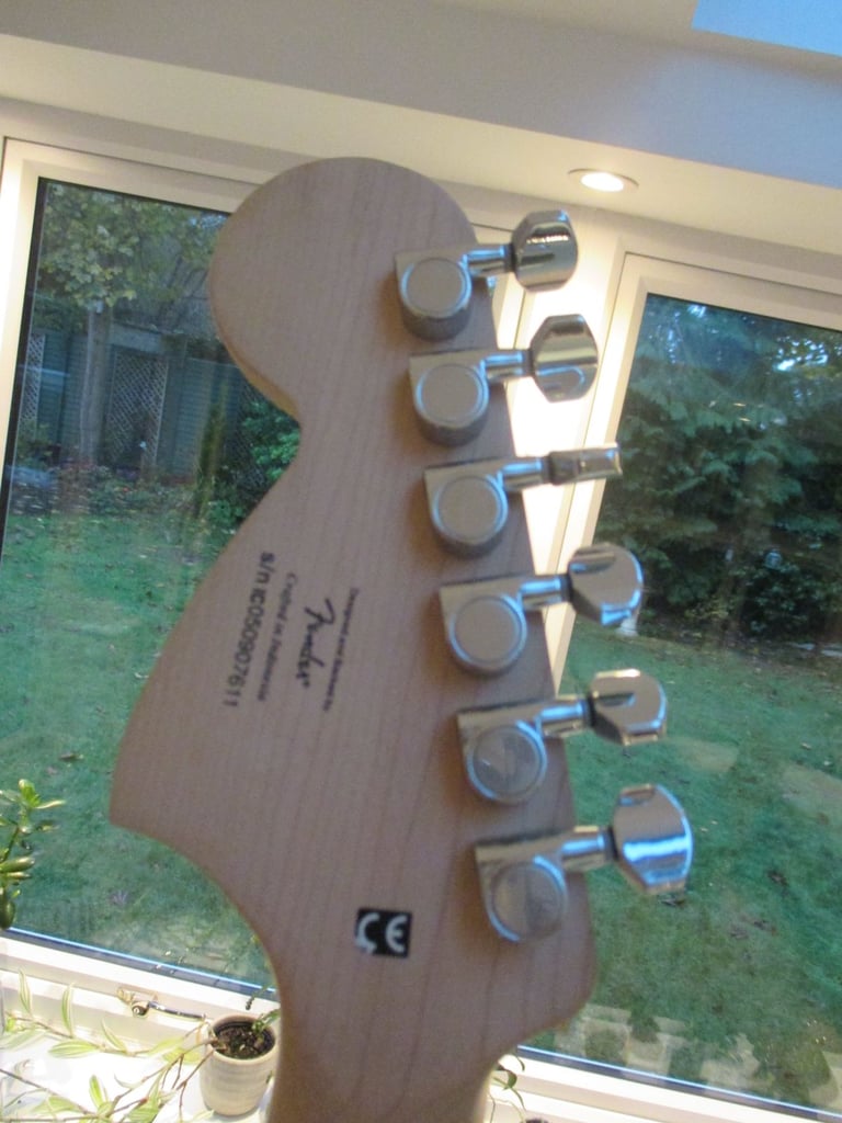 Squier Standard Strtocaster