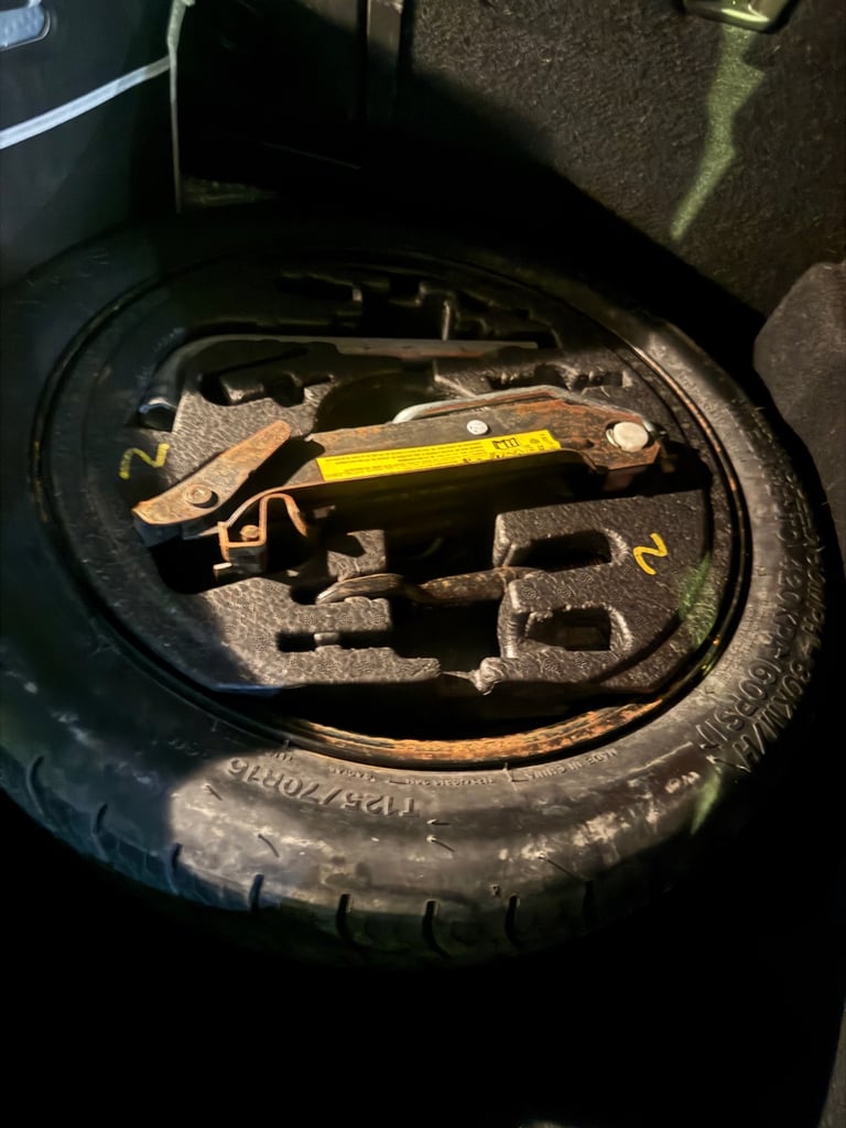 Spare wheel seat Leon mk2