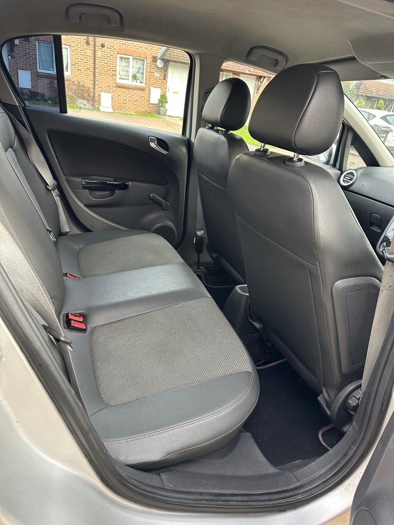 2010 Vauxhall Corsa Design Automatic 1.4L Petrol 67K Miles Full Service History 1YR NEW MOT  1 OWNER