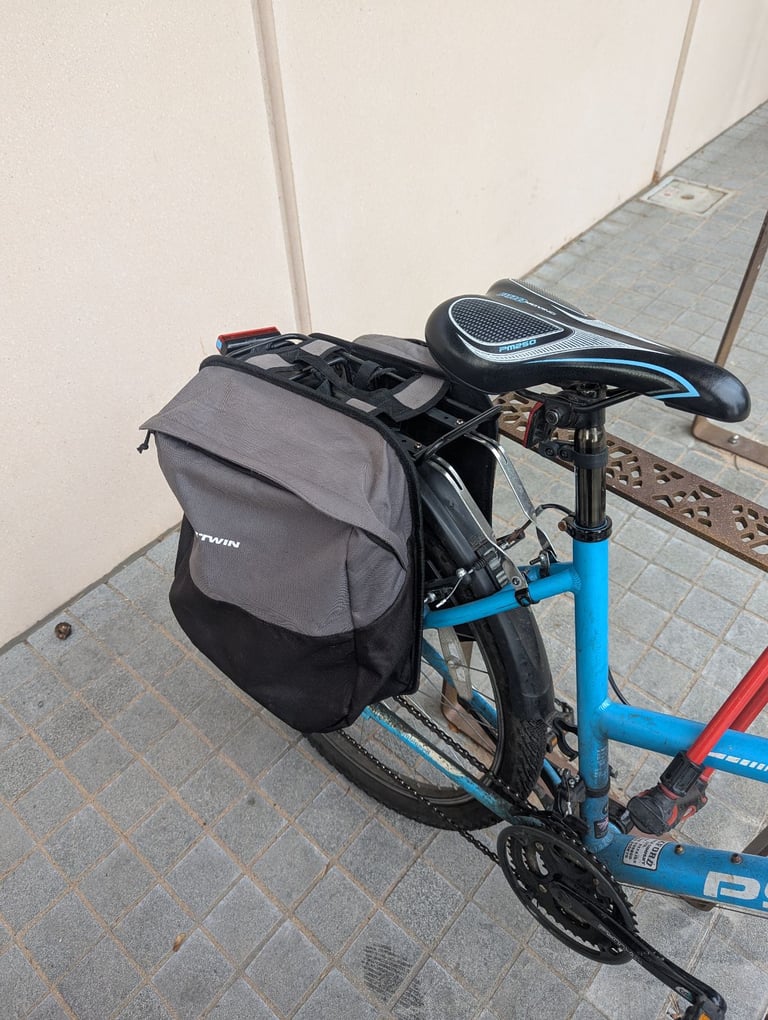 Hybrid Bike – Great Condition + Pannier Bags! 