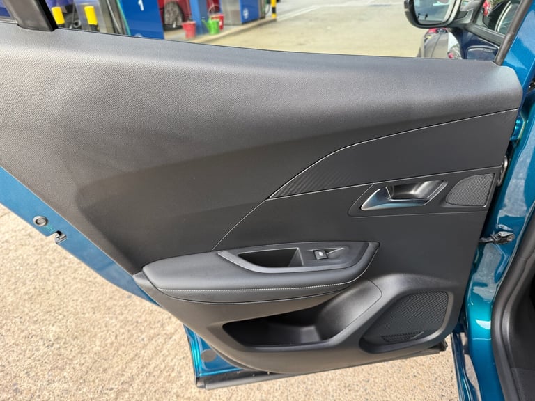 2025 Peugeot 2008 1.2 PureTech Allure 5dr ONLY 710 MILES, MAY 2028 WARRANTY,  HATCHBACK Petrol Ma...