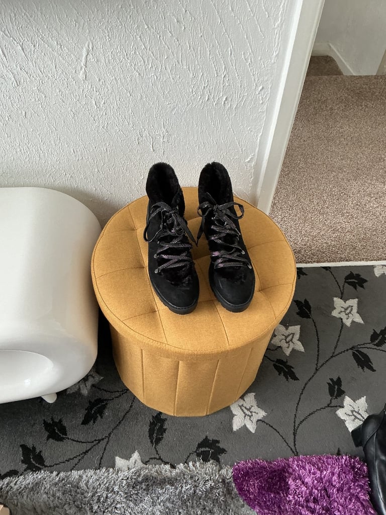 image for Ladies ankle boots size 7 £5.00.